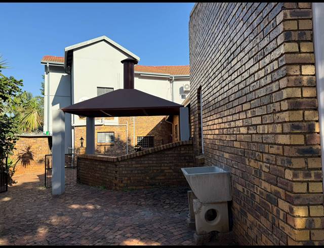 6 BEDROOM HOUSE FOR SALE IN SAFARI GARDENS